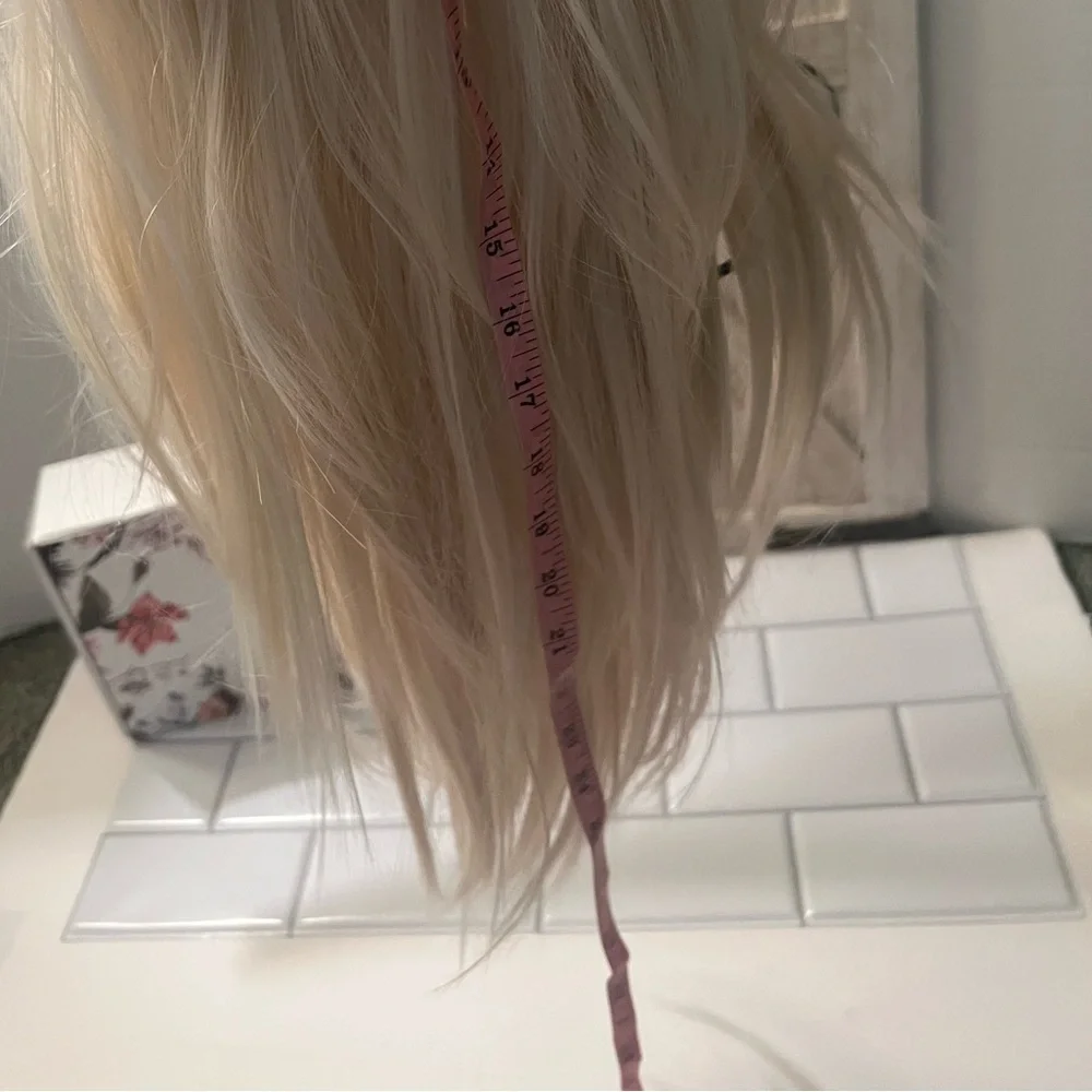 Everydaywigs platinum blonde with dark roots